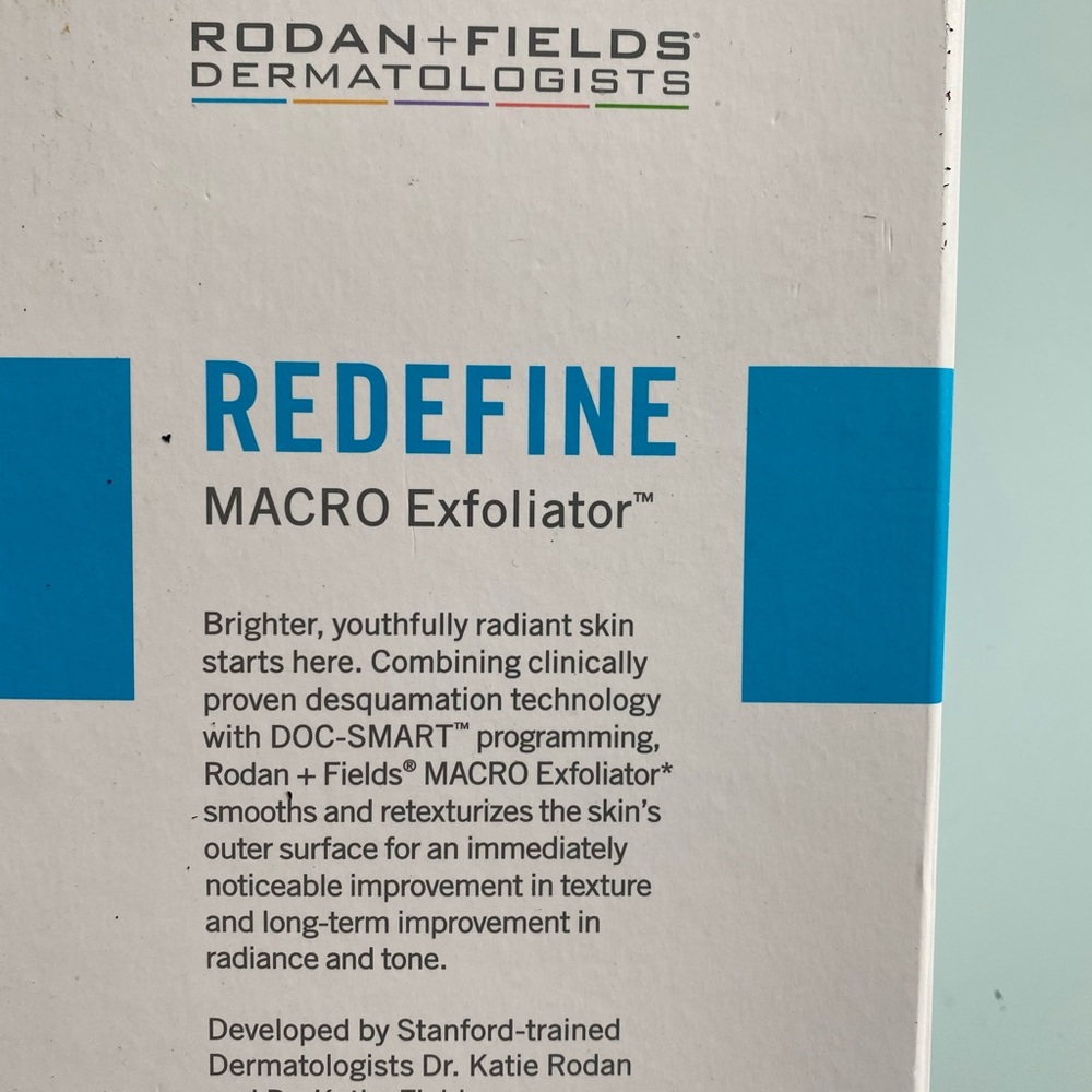Rodan and Fields Macro Exfoliator - Picture 2 of 4